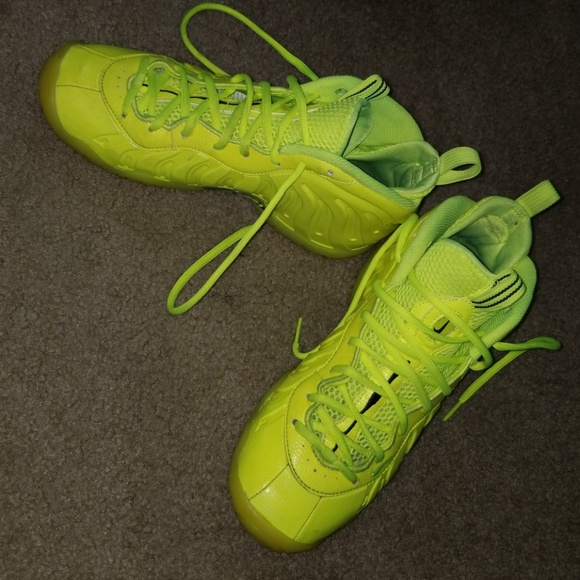 Shoes - Basketball shoes